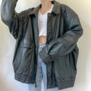 Vintage 80s/90s Black Collared Leather Aviator Bomber Jacket ✨